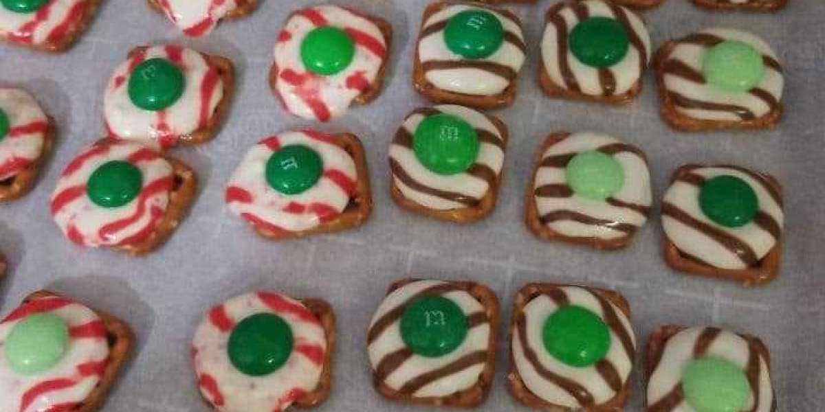 Pretzel Hug Treats (Xmas--or anytime--Treat)